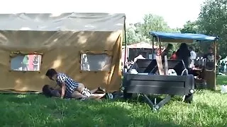 شقراء جميلة يخدمها ثلاثة رجال فلم سكسي تركي في وقت واحد