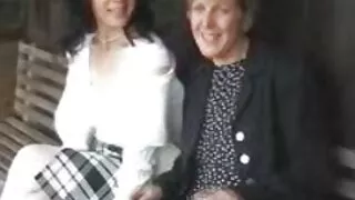 اكتساب الخبرة ، سحاقية شابة سكسي توركي تلعق كس مشعر لامرأة عجوز