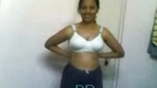 بعد محادثة مثيرة مساج تركي سكسي على الشرفة ، يمارس الجنس مع شاب وشقراء نحيفة على الأريكة