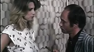 امرأة سمراء ناضجة فيلم سكسي تركي الملاعين في المطبخ مع عاشق الشباب