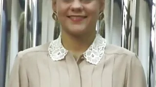 فارغة التي ترأسها النساء تمتص الديك مع البلع و لعق سكسي تركي قديم الخصيتين