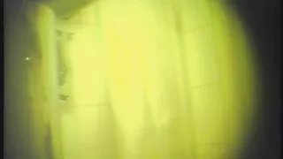 سمراء ينتشر سكسي مشاهير تركي ساقيها أمام شاب يجلس على كرسي