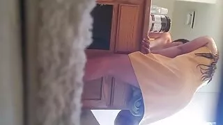 الفتيات الروسية يمارس الجنس مع الرجل بدوره وفي نفس سكسي تركي رومانسي الوقت