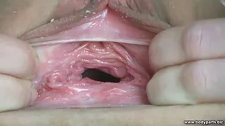 شهدت سكسي ولد تركي الأخ انتشار أخته الصغيرة لممارسة الجنس على السرير